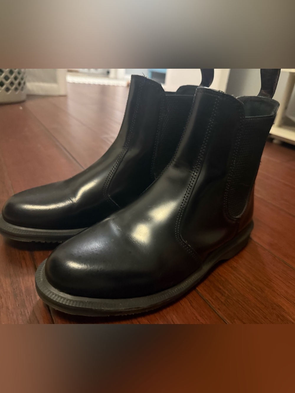 Doc Martens flora chelsea boots
